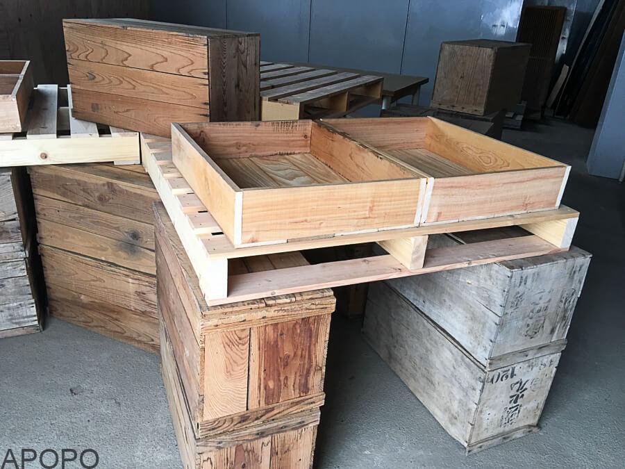 j_171121-14_商品のりんごを入れる木箱を作成
